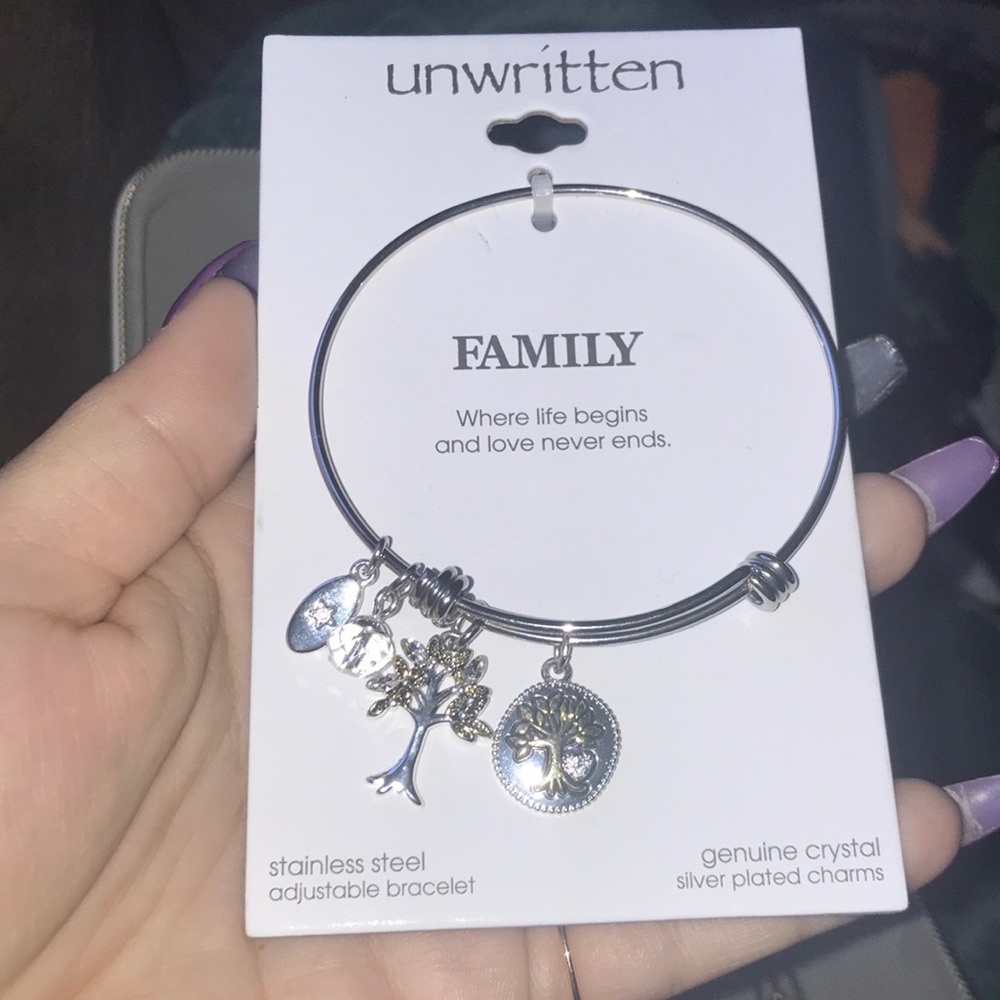 NWT ‘Family’ silver bangle
